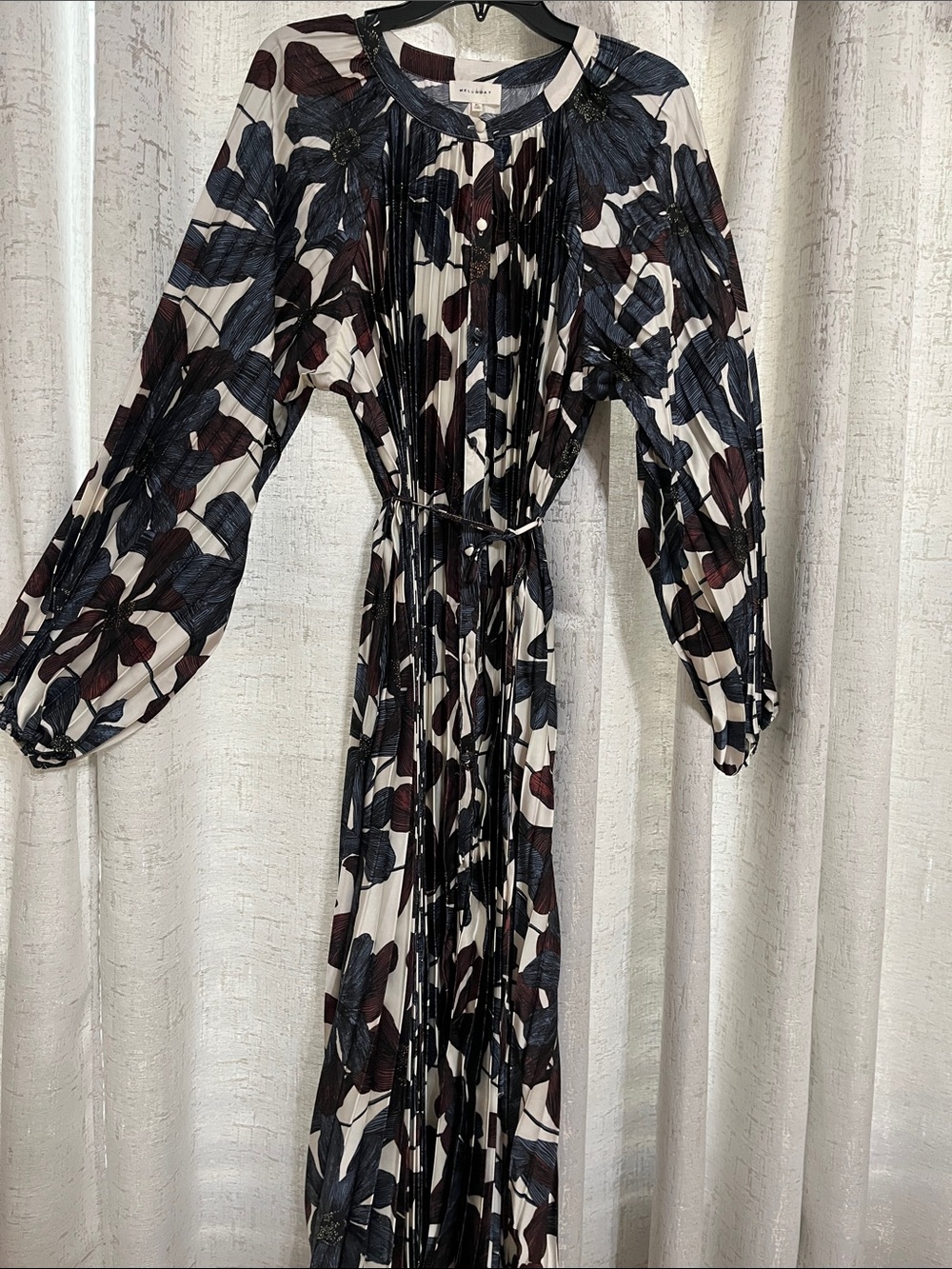 MELLODAY Pleated Maxi Dress in Navy, Maroon & Cream